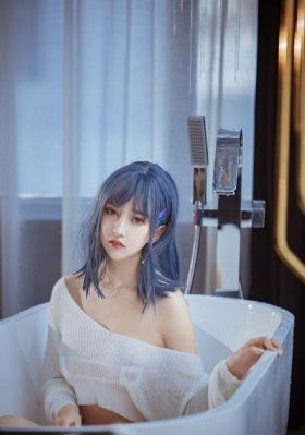 异国女人在巴黎